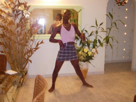 vous inkiété pa jai pa changé d kan!!! ja maprété a alé en classe lol!!!! vrai ke javai dja oublié sac é chaussure pété lé coms