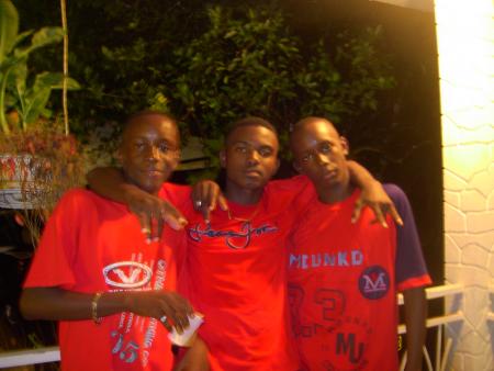 de gauche a droite christopher moi é jonathan pliss foss lé ga